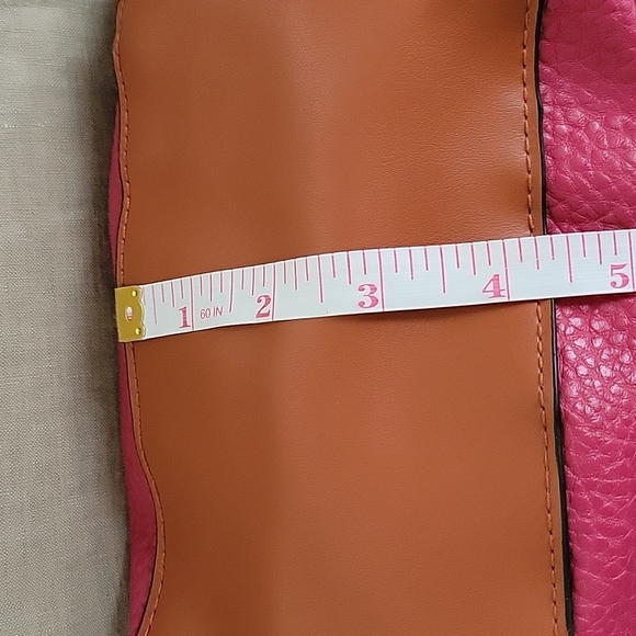 Jones New York Signature Ruby/Carmel Colorblock faux leather bag. Back zipper. - Picture 13 of 15